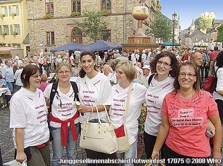 Junggesellinnenabschied beim Mittelrhein-Rotweinfest in Oberwesel am Rhein.