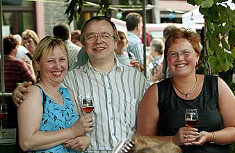 Mittelrhein-Weinprobe beim Weinstand beim Rotweinfest. Fotograf: Bernd Thierolf